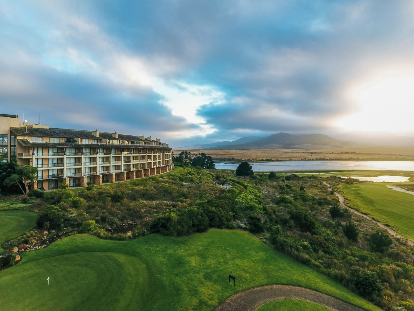 Ultimate Southern African Luxury Golf & Safari Tour